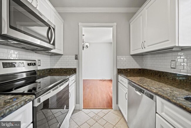 Building Photo - 2362 Hunters Square Ct