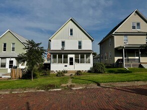 Building Photo - 410 9th St