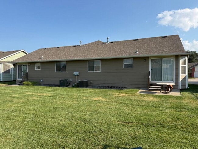 Building Photo - 221 S Maize Rd