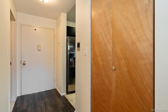 Building Photo - 703 Pelham Rd