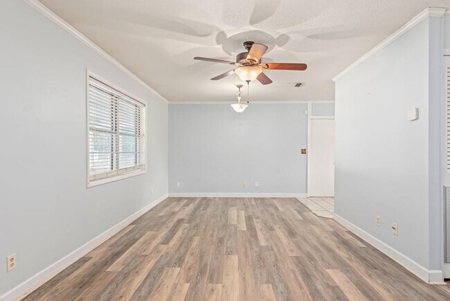 Building Photo - 413 Springdale Dr