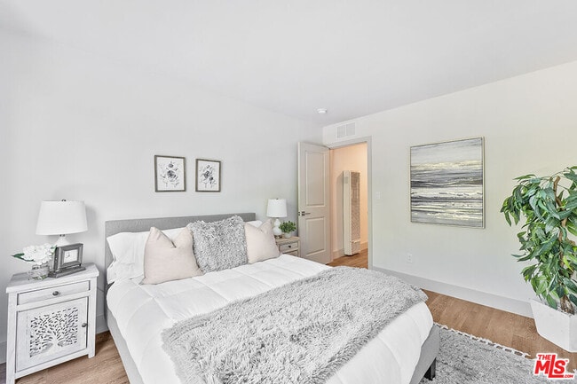 Building Photo - 821 3rd St