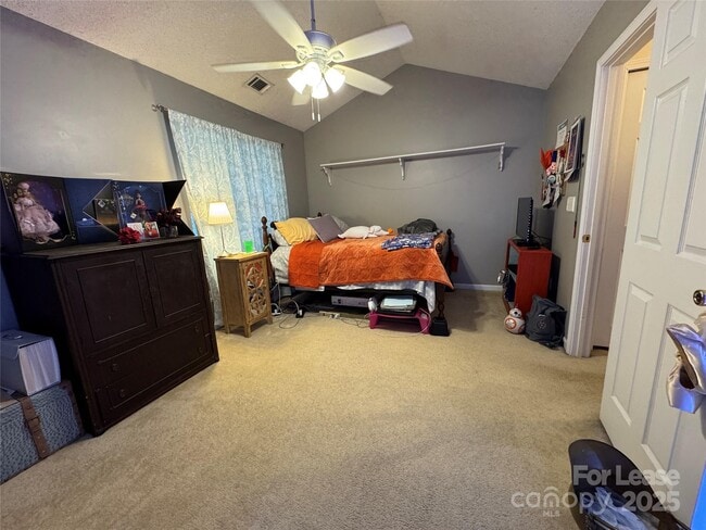 Building Photo - 8763 Robinson Forest Dr