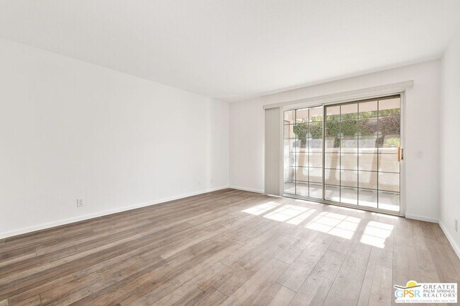 Building Photo - 505 S Farrell Dr
