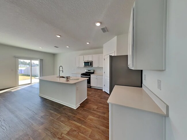 Building Photo - 675 Orellana Rd