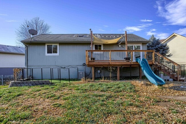 Building Photo - Light-Filled 4-Bedroom in Millard!!