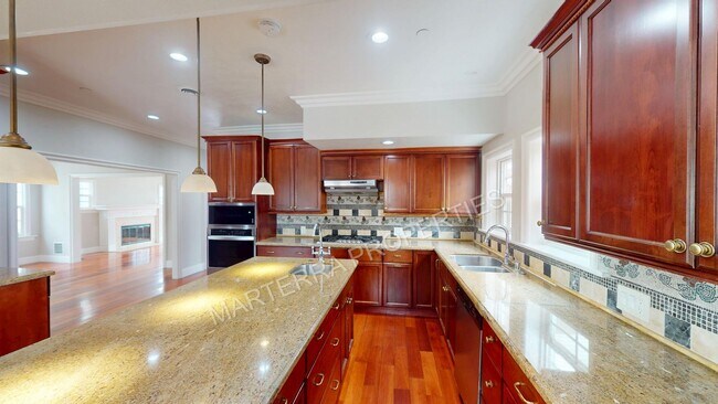 Building Photo - Charming 4-Bedroom Home in Wilshire Park HPOZ – Private Decks, Backyard & Garage!
