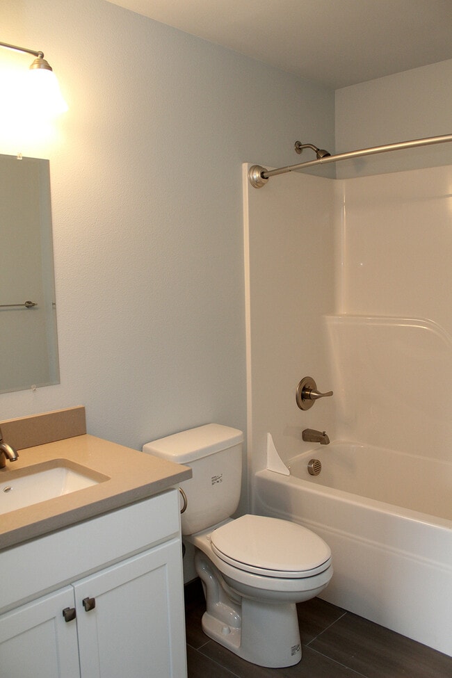 Building Photo - 827 NW Victoria Ave