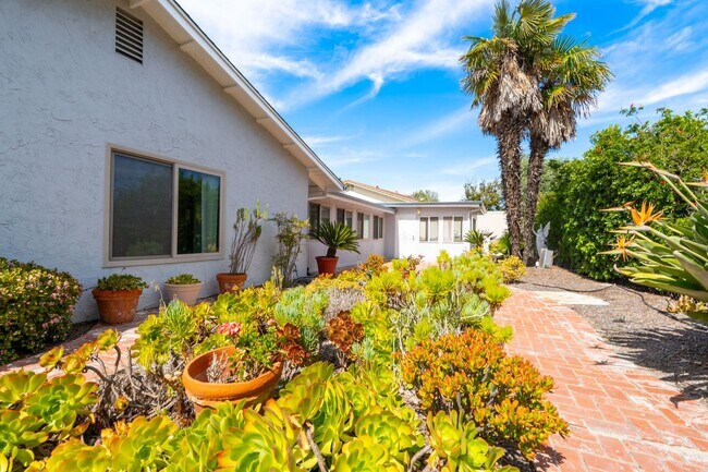 Building Photo - 6415 Lochmoor Dr