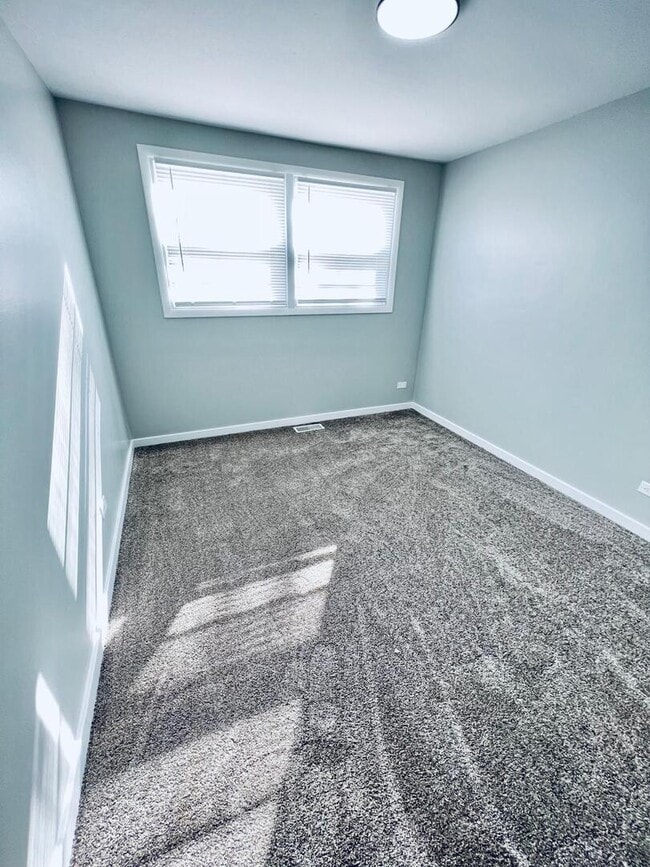 Building Photo - 2021 Farnham Ct