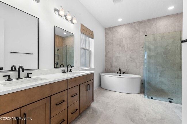 Building Photo - 174 Pine Leaf Dr