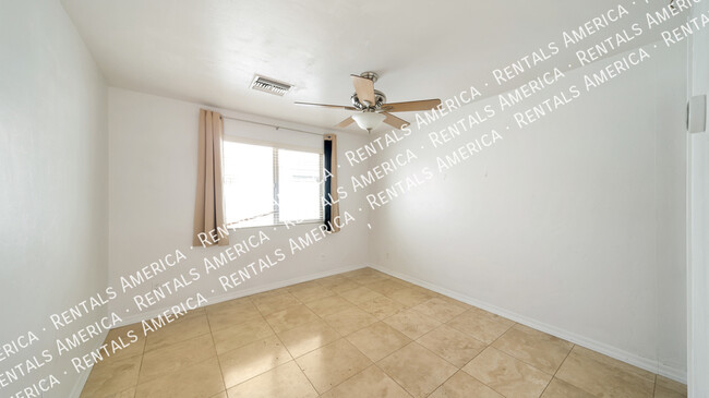 Building Photo - 2212 E La Mirada St