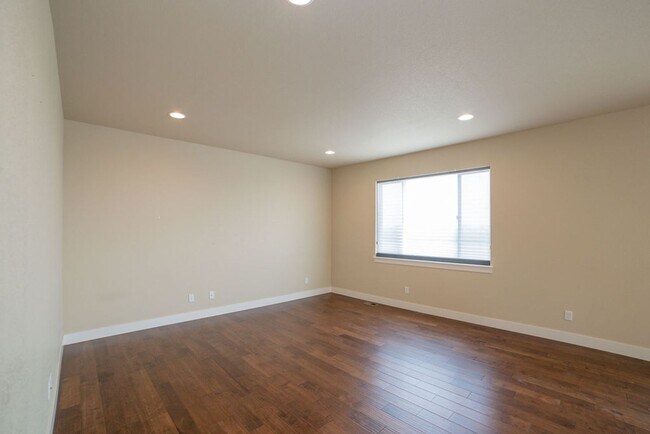 Building Photo - Bright & Spacious 3 Bed + Loft | 3-Car Garage in North Fort Collins