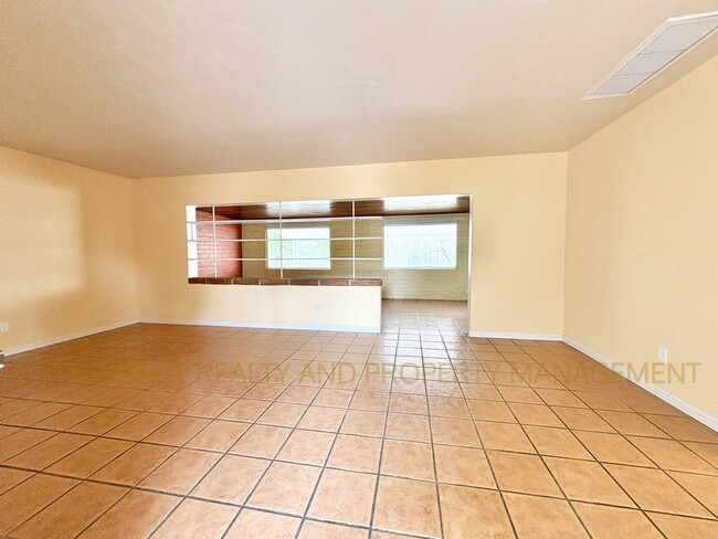 Building Photo - 1723 N Desmond Ln