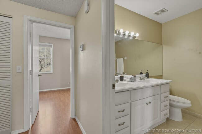 Building Photo - 16635 Hemingway Dr