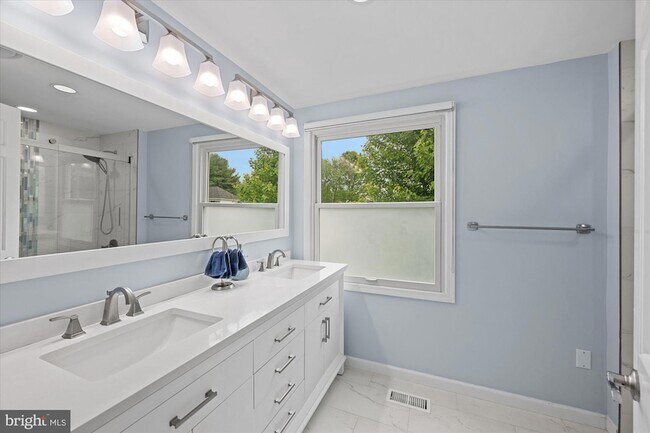 Building Photo - 11209 Maine Cove Dr