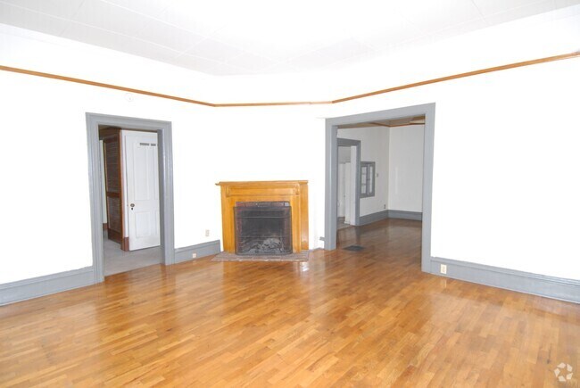 Building Photo - 1024 N Corona St