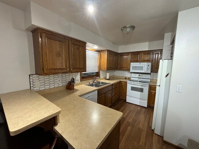 Building Photo - 4052 S Brust Ave