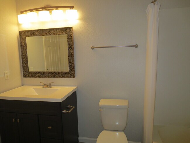 Building Photo - Beautifully Updated 3Bed/2.5Bath Townhouse in the Heart of Destin