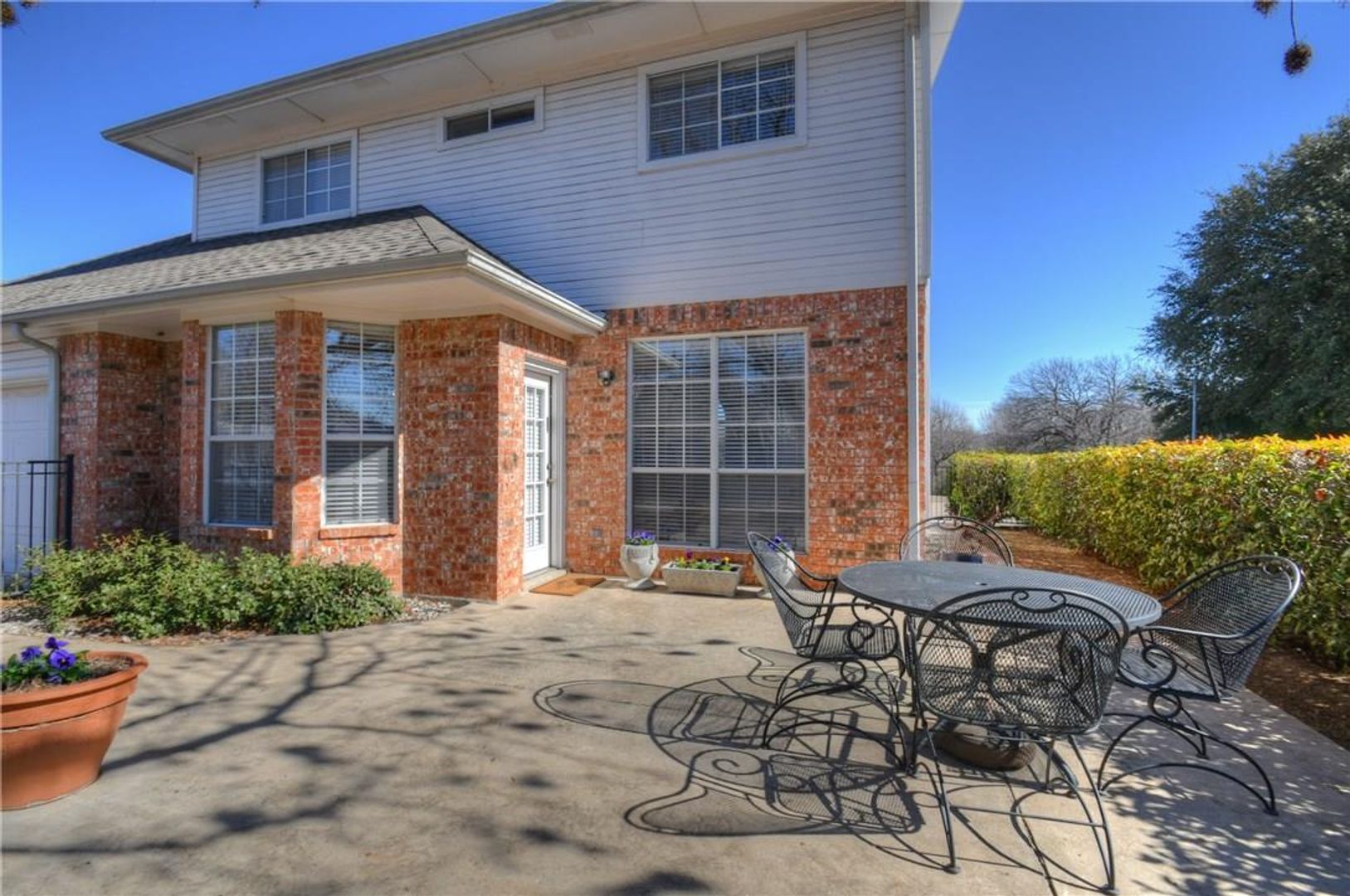 Building Photo - 8435 Creekside Cir