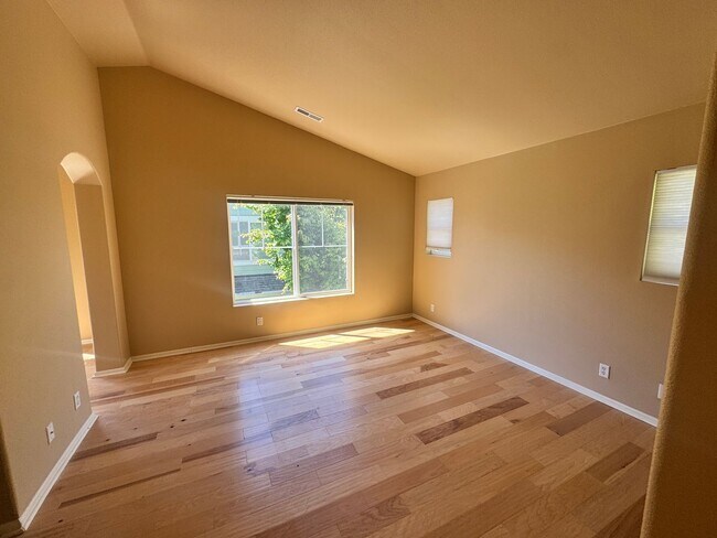 Building Photo - 3 Bedroom 2.5 bathroom West Eugene Home