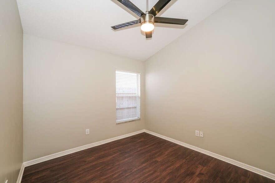 Building Photo - 6757 Waterton Dr