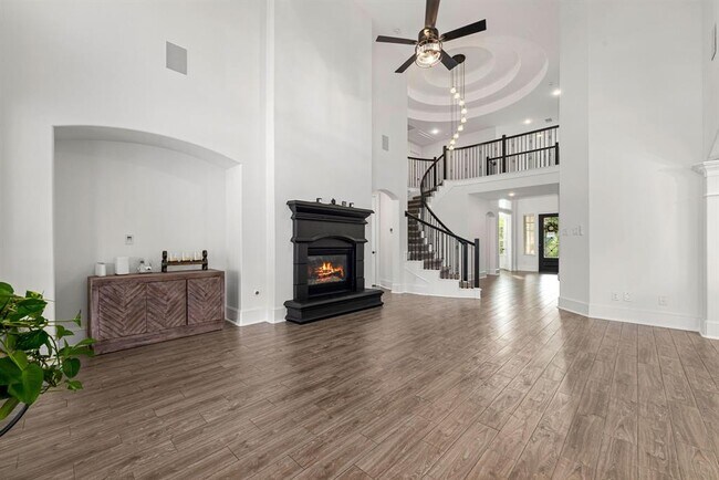 Building Photo - 16202 Coyote Run Ln