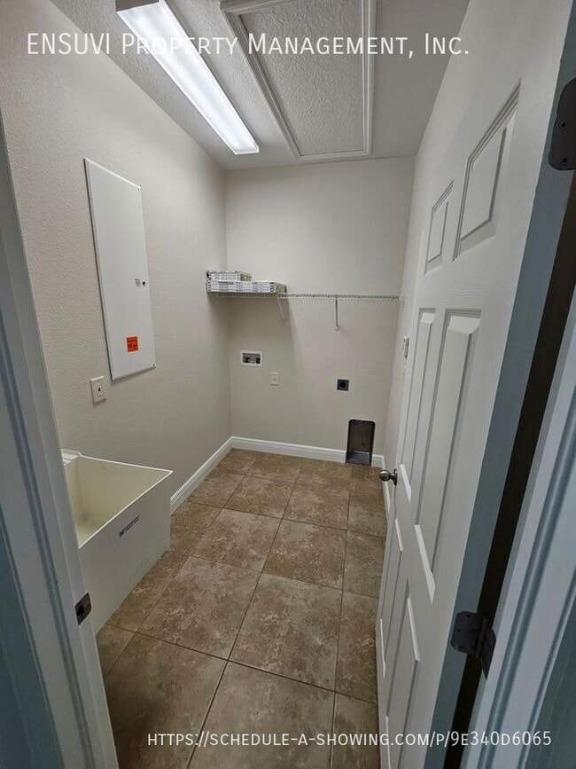 Building Photo - 3825 Milflores Dr