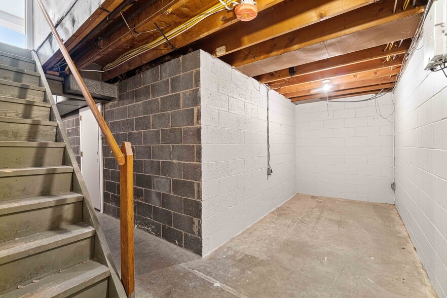Storage - 21 Promenade St