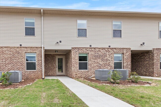 Building Photo - Stylish 4BR Townhome Living in the Heart o...