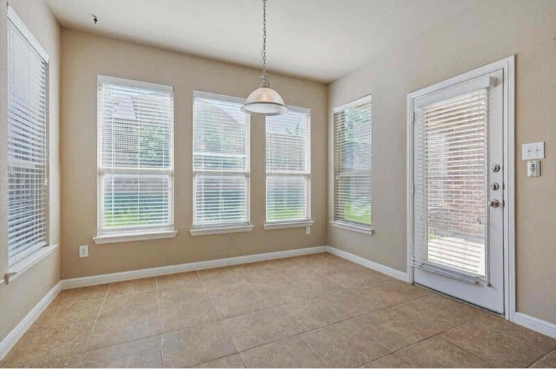 Building Photo - 2708 Laurel Oak Dr