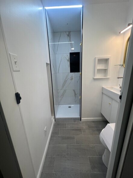 Unit 2 - Bathroom 1 - 2031 N 15th St