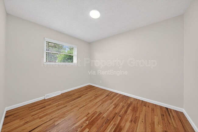 Building Photo - 645 Lilac Dr