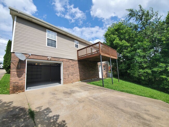 Building Photo - 994 Bobcat Dr