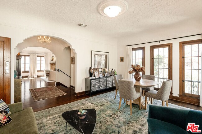 Building Photo - 144 S Orange Dr