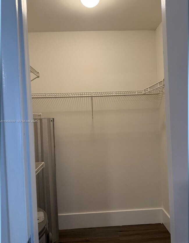 Building Photo - 1824 Monroe St