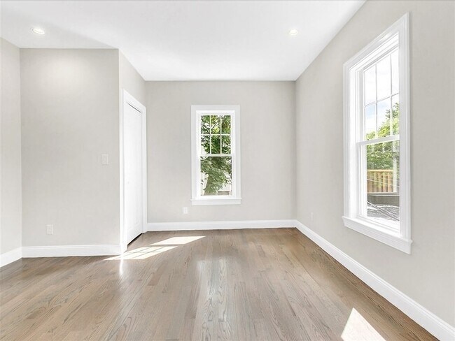 Building Photo - 18 Laurel St