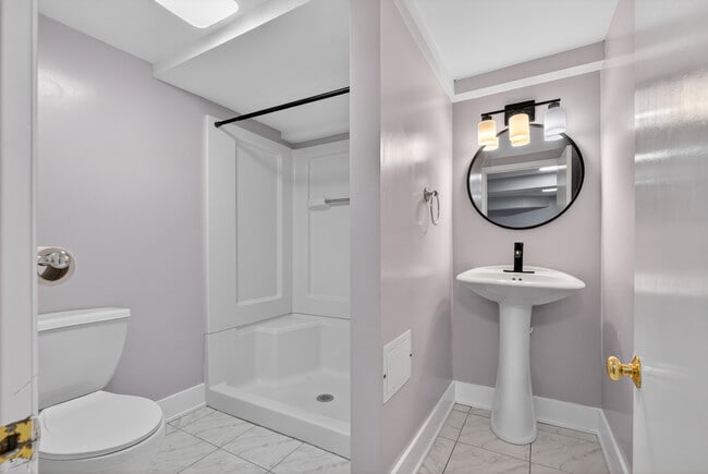 Building Photo - 1657 N Harding Ave