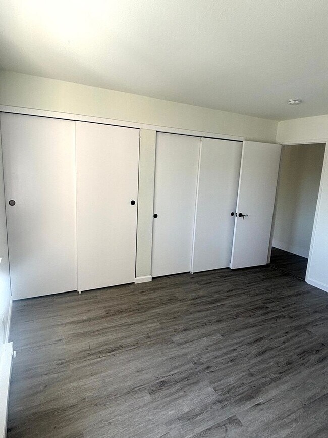 Building Photo - Stylishly Remodeled 2-Bedroom Gem in Redwood City