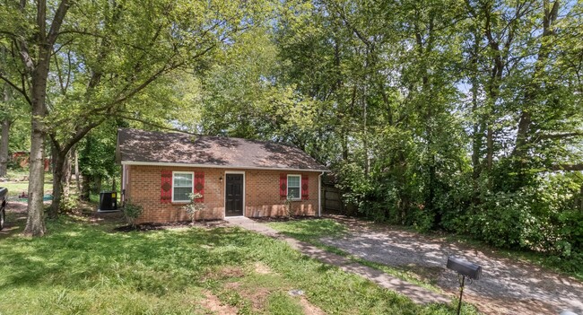 Building Photo - Charming Downtown Clarksville Home!