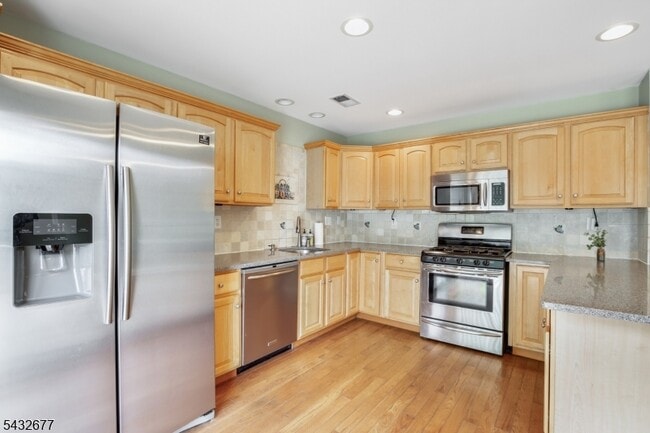 Building Photo - 8 Hopkinson Ct