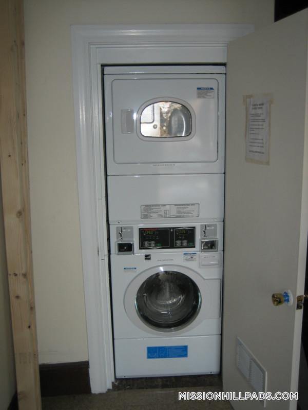 Building Photo - 1572 Tremont St