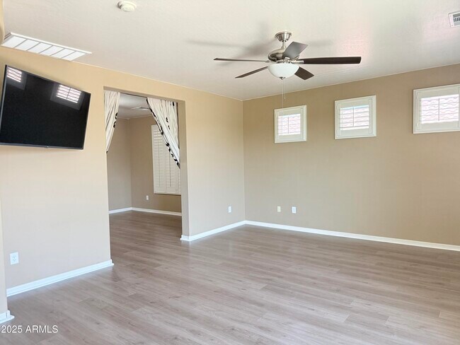 Building Photo - 931 E Canyon Way