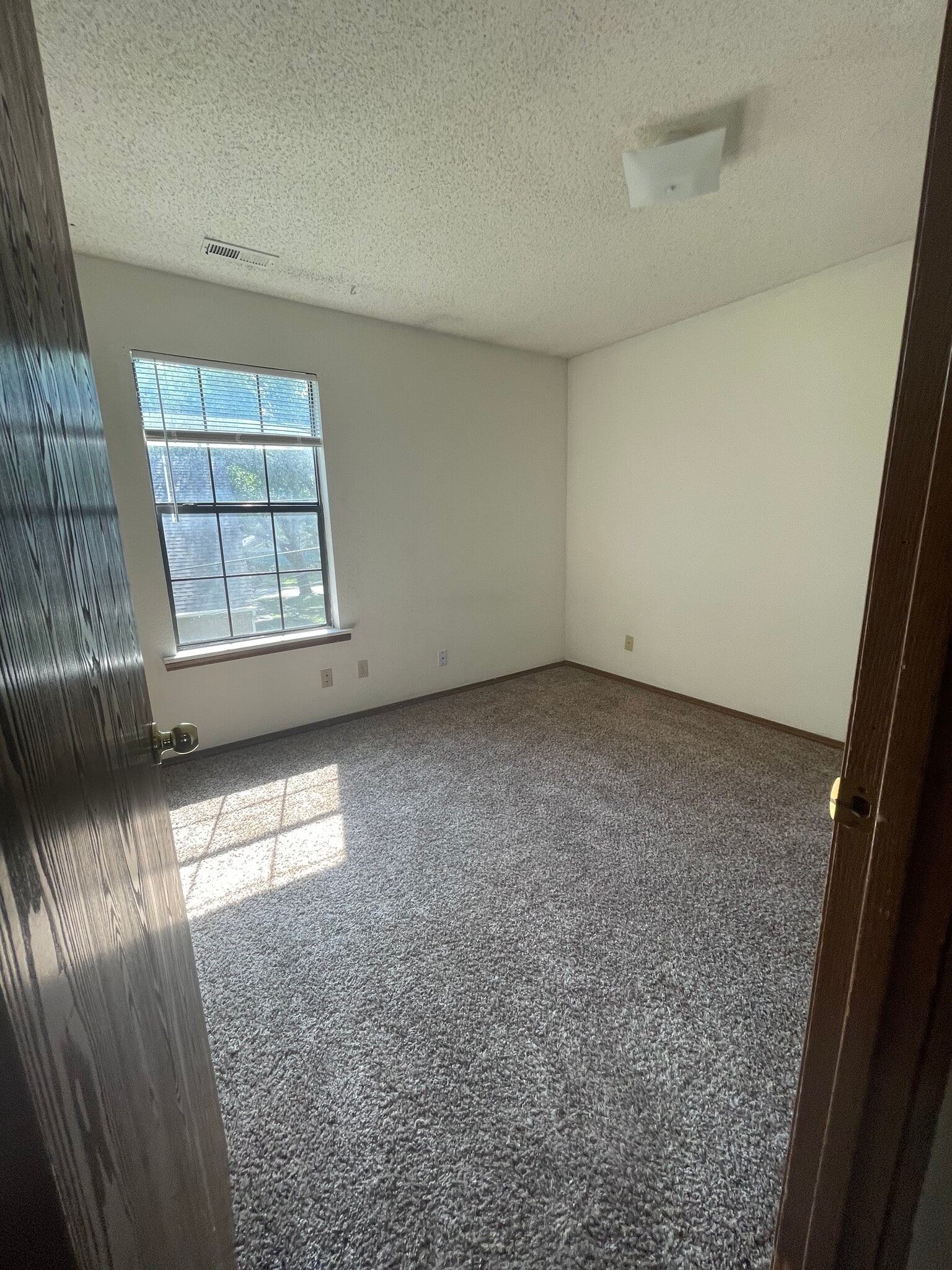 Building Photo - 220 Mount Hope Ct