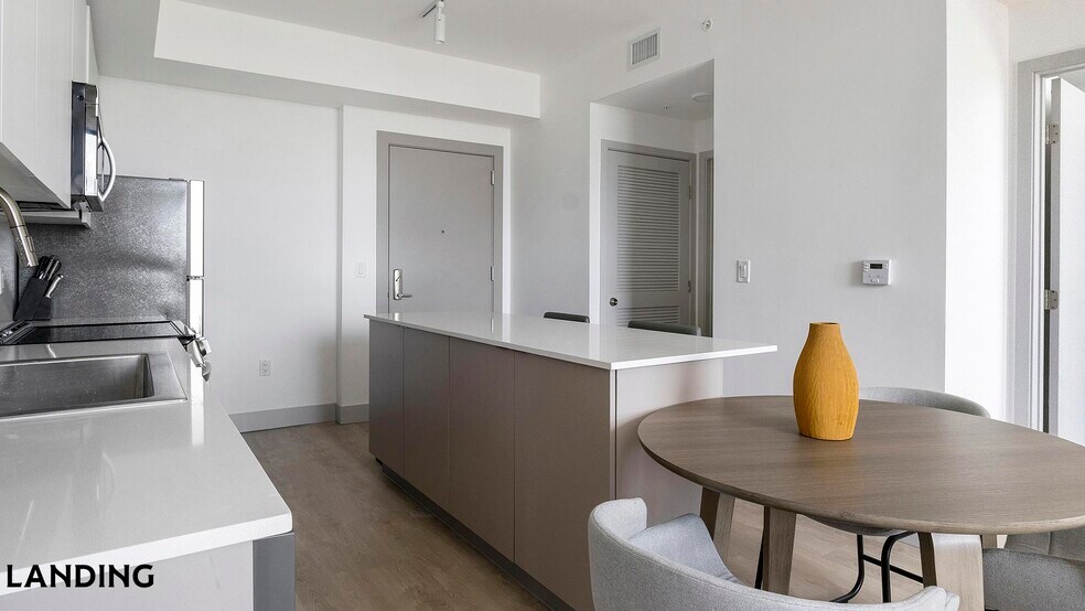 Building Photo - 1155 NE 126th St