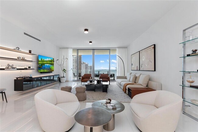 Building Photo - 300 Biscayne Blvd Way