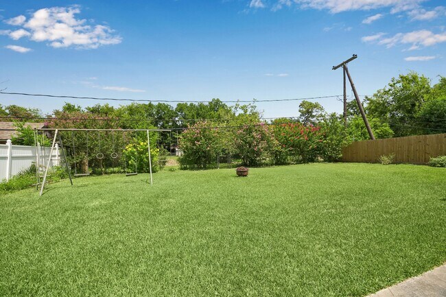 Building Photo - 7050 Cole Creek Dr