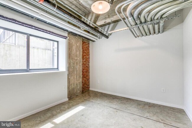 Building Photo - 4800 Brown St