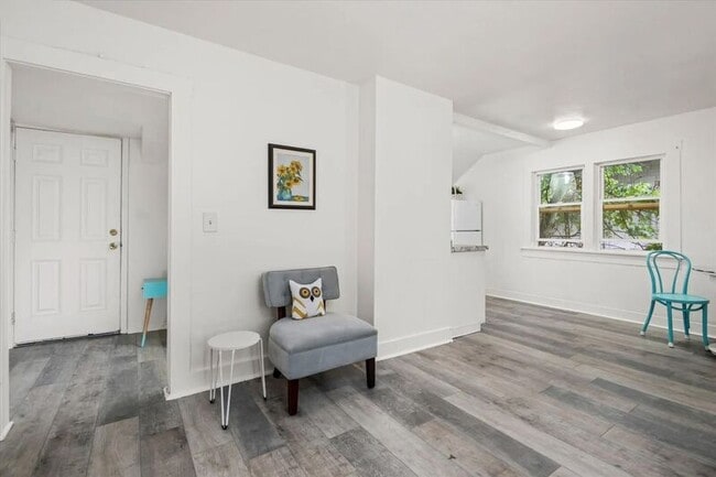 Building Photo - 561 1/2 Madison Street