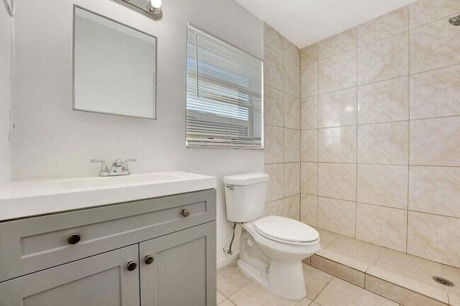 Building Photo - 3511 NW 7th Ct